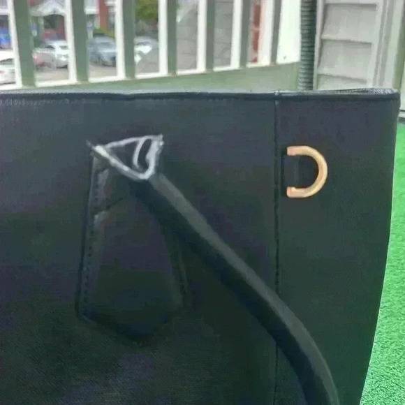 DAGNE DOVER - Picture 4 of 9